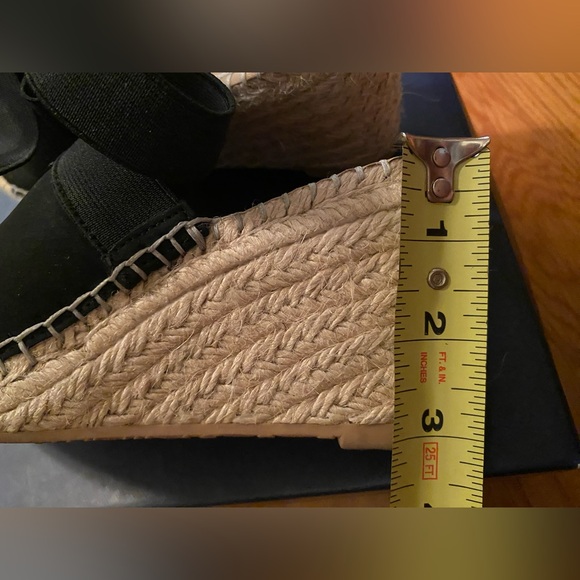 Adrienne vittadini wedge size 7. - Picture 9 of 9